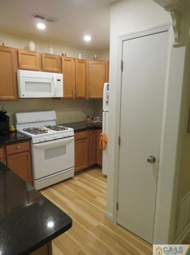 365 Mcdowell Dr, East Brunswick NJ  08816-4090 exterior
