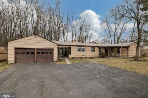 1021 Pecan Dr, Lansdale, PA 19446-1719