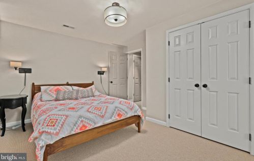 526 Beauregard Dr, Leesburg VA 20175-8924 exterior