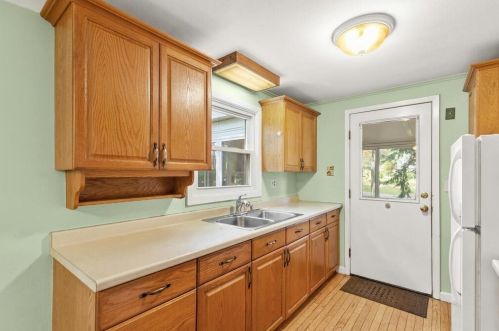 1 Nolet Ave, Salem NH  03079-1756 exterior