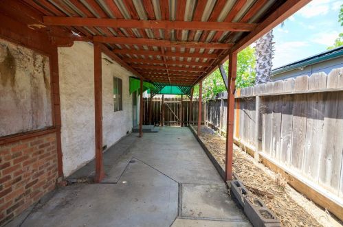 142 Raylow Ave, Manteca CA  95336-4821 exterior