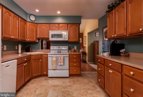 403 Stratford Ct, Lansdale PA  19446-6374 exterior