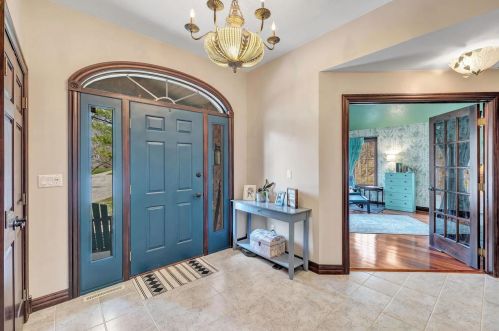 2454 Wood Oaks Cir, Green Bay, WI 54302-4264