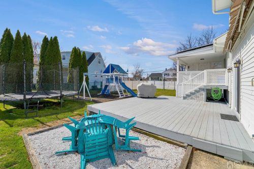 105 Madison Ave, Old Bridge NJ  08857-1339 exterior