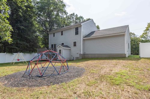 9 Mountainview St, Nashua, NH 03060-5013