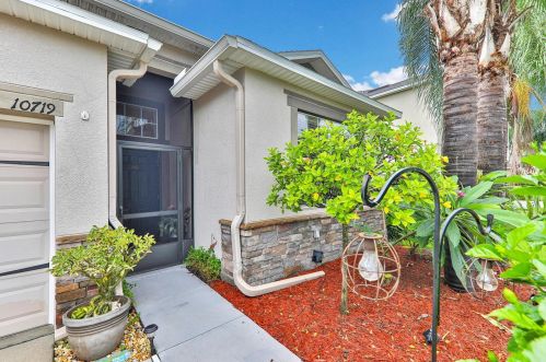 10719 Carloway Hills Dr, Wimauma, FL 33598-6140