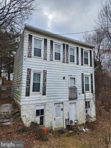 1082 Highland St, Harrisburg, PA 17113-1538