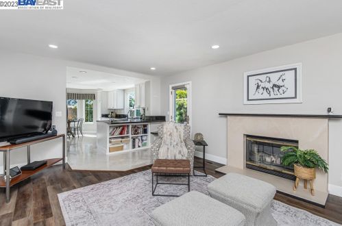 7336 Las Palmas Way, Pleasanton CA  94568-2775 exterior