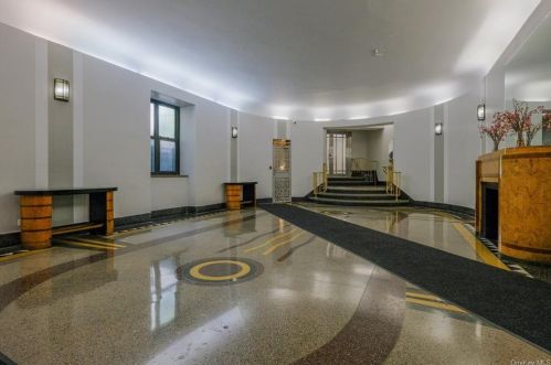 190 Mosholu Pkwy, Bronx NY  10468-1001 exterior