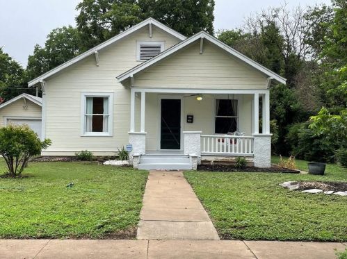 708 University Ave, Georgetown TX  78626-7036 exterior