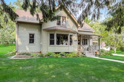 407 Salisbury Rd, West Bend, WI 53090-1637