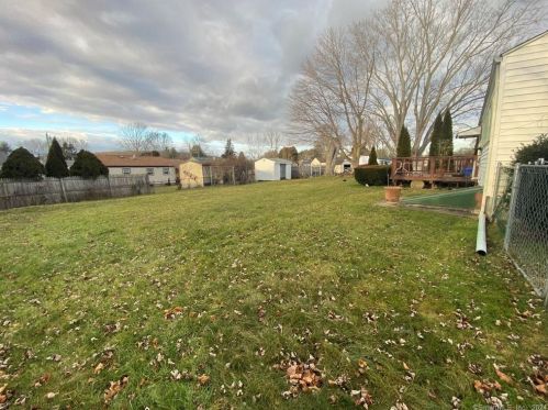 6 Traders Ct, Norwich CT  06360-7018 exterior