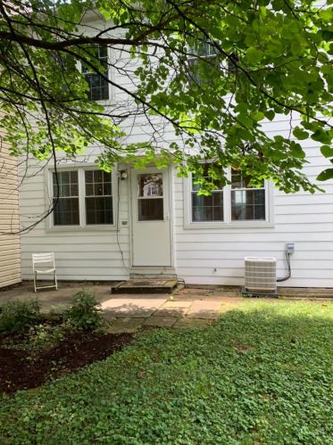 54 Flanders Ln, Cincinnati, OH 45218-1542