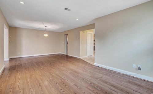 13 Jennings Ct, East Freehold NJ  07728-4320 exterior