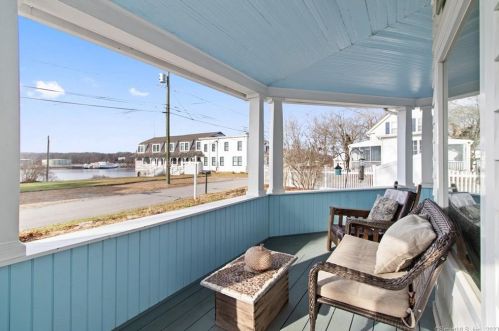 3 Riverside Pl, Gales Ferry CT  06335-1442 exterior