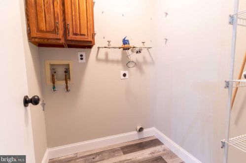 21 Kelly Dr, West Deptford NJ  08096-6711 exterior