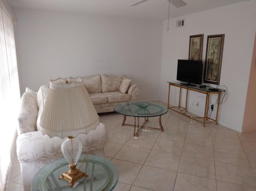 204 Wellington F, West Palm Beach, FL 33417-2558