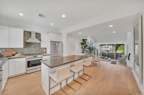16 Robon Ct, Newport Beach, CA 92663-2345