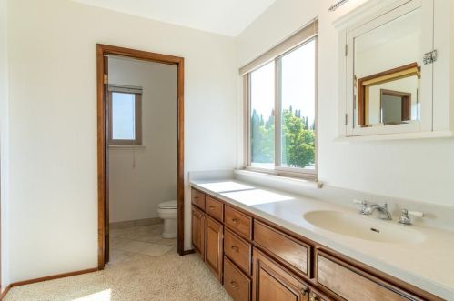 105 Daffodil Dr, Hollister CA  95023-3103 exterior