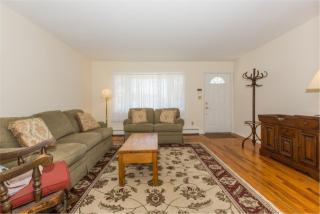 24 Saint Johns St, Sayville, NY 11782-3366