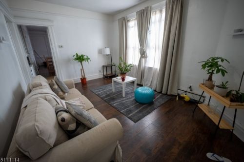 44 Chadwick Ave, Newark NJ 07108-1529 exterior