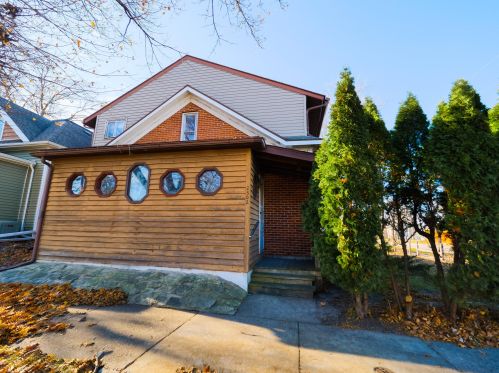 2502 15th St, La Crosse, WI 54601-6415