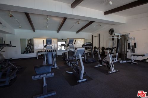 1302 Zuni Ln, Topanga CA  90290-4479 exterior
