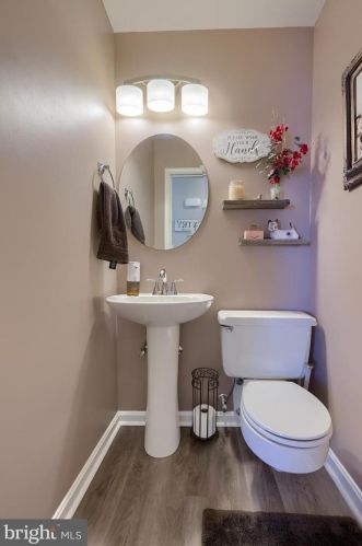 1449 Jill Dr, Hummelstown PA  17036-9005 exterior