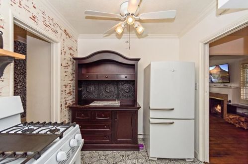 802 J St, Ontario CA  91762-2233 exterior
