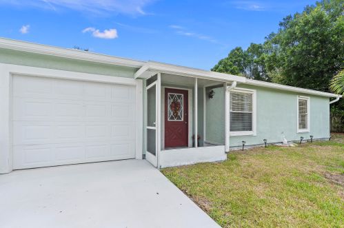 1349 Gastador Ave, Fort Pierce, FL 34953-1724