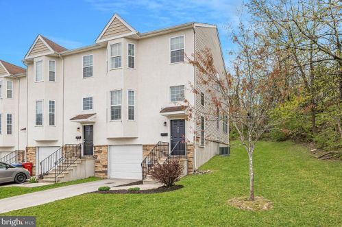 906 Thomas St, Norristown, PA 19401-4017