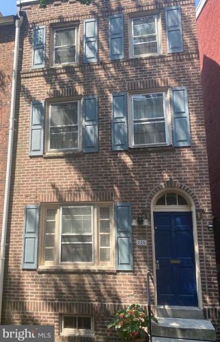 226 2nd St, Philadelphia, PA 19104-1241