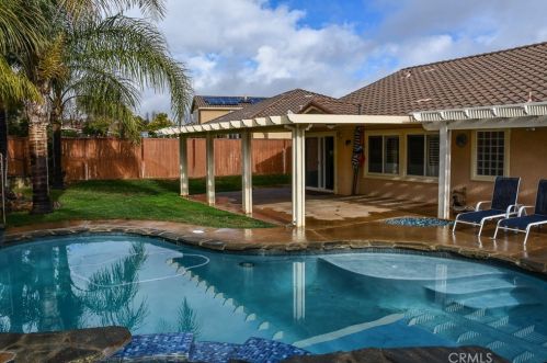 1265 Larkspur Ln, Beaumont CA  92223-2091 exterior