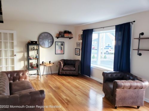 373 Spruce Dr, Bricktown, NJ 08723-5949