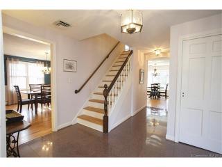 2 Cliffmount Dr, Bloomfield, CT 06002-2226