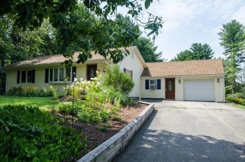 50 Carpenter Hill Rd, Charlton, MA 01507-5255