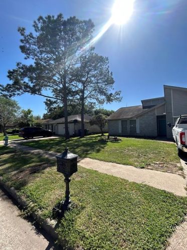 8 Sarita Rd, Angleton, TX 77515-2713