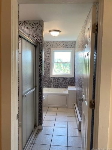 96 Charter Oak St, Manchester CT  06040-6211 exterior