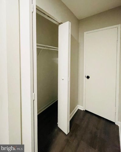 2120 Cartwright Pl, Herndon VA  20191-1903 exterior