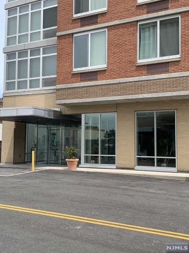 800 12th St, Palisades Park NJ  07650-2370 exterior