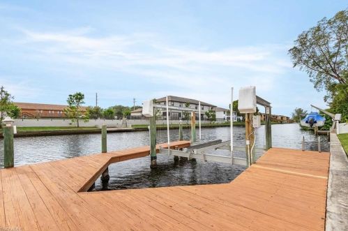 414 47th St, Cape Coral, FL 33914-6467