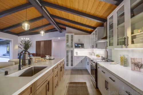 2502 Singing Vista Way, El Cajon CA  92019-2740 exterior