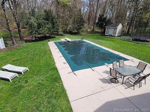 86 Michael Rd, Stamford, CT 06903-3023