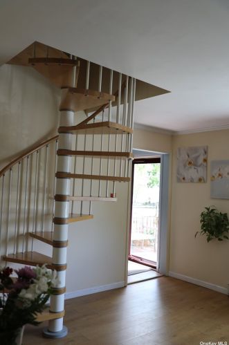 2481 6th St, Hempstead NY  11554-3115 exterior