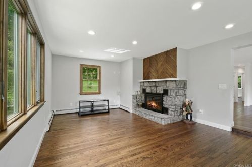 155 Wood St, Mahopac NY  10541-5111 exterior