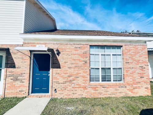 1835 Pointed Leaf Ln, Fort Walton Beach FL  32547-7084 exterior