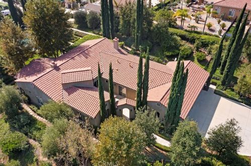 6392 Garden Hills Way, Riverside, CA 92506-4675