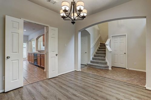 18 Prairie Oak Dr, Conroe TX  77385-3753 exterior