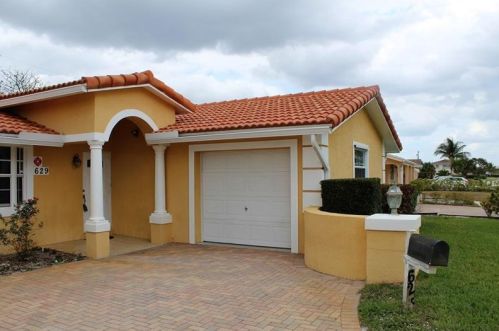 629 Clear Lake Ave, West Palm Beach, FL 33401-3003