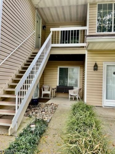 44 Fieldstone Rd, Bedminster, NJ 07921-1428